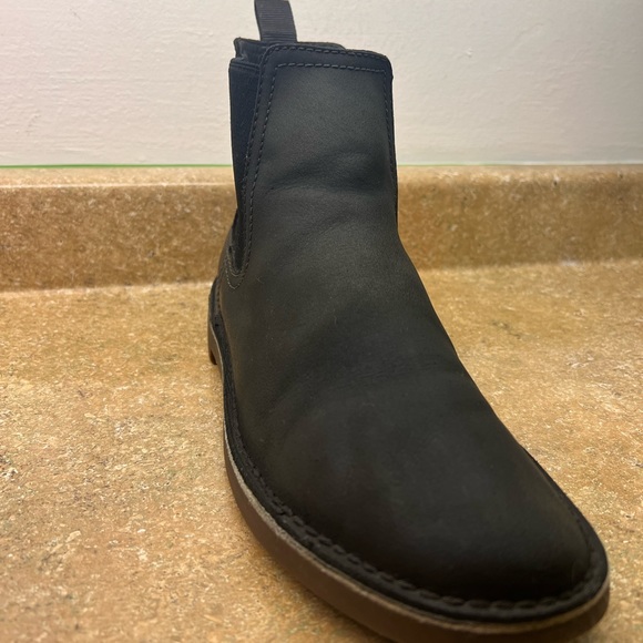 Men’s Clark’s-Size 10 Chelsea boots. Gently worn, 100% leather. Classic style - Picture 8 of 12